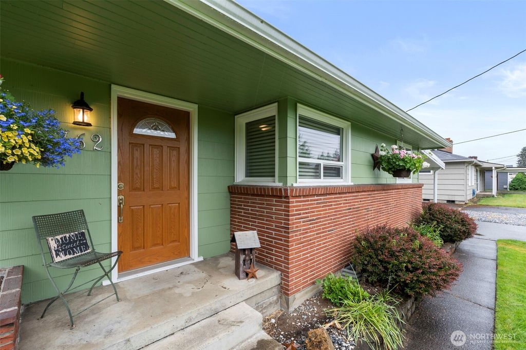Photo of 762 SW 18th Street, Chehalis, WA 98532 (MLS # 2524186)