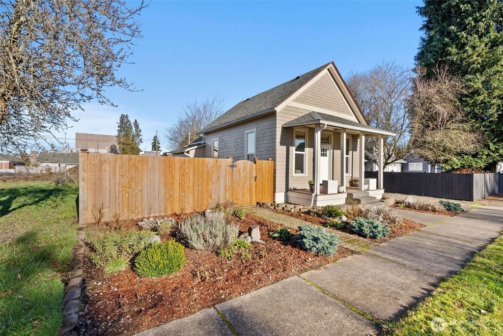 Photo of 709 W Plum Street, Centralia, WA 98531 (MLS # 2464035)