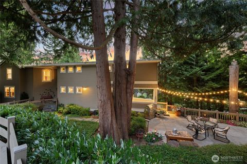 Photo of 11205 NE 95th Street, Kirkland, WA 98033 (MLS # 2370167)