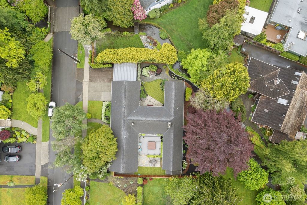 Photo of 16727 45th Avenue NE, Lake Forest Park, WA 98155 (MLS # 2364950)