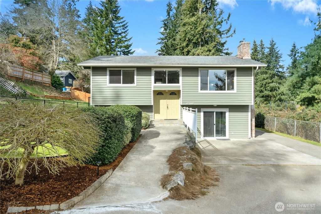 Photo of 17302 Ashworth Avenue N, Shoreline, WA 98133 (MLS # 2343600)