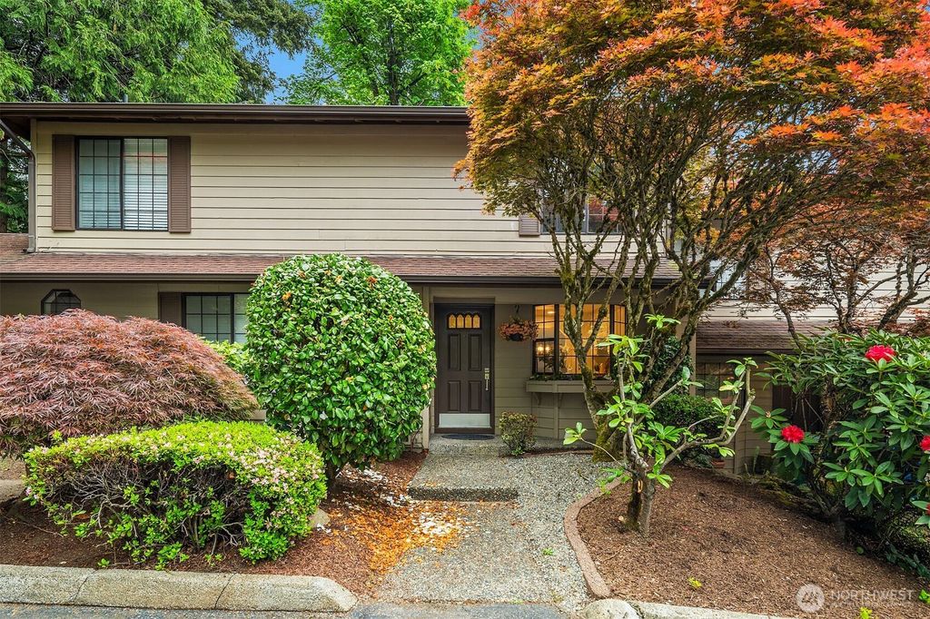 Photo of 13706 NE 85th Street, Redmond, WA 98052 (MLS # 2517969)
