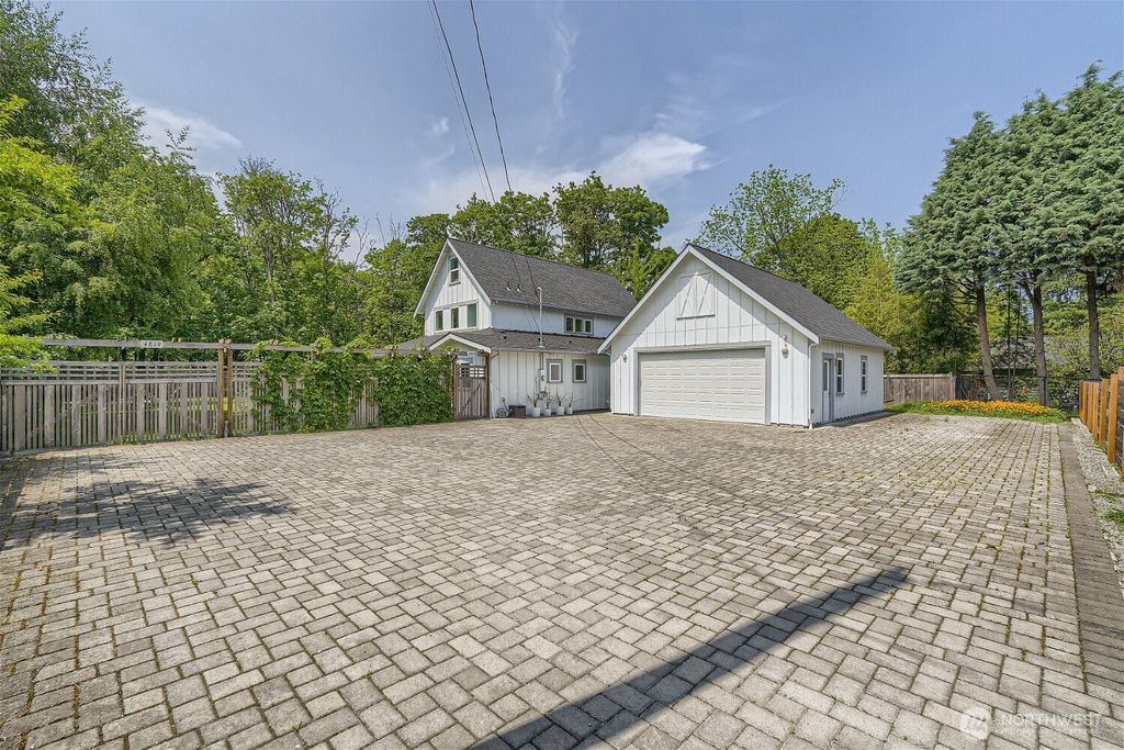 Photo of 4819 18th Avenue SW, Seattle, WA 98106 (MLS # 2342276)