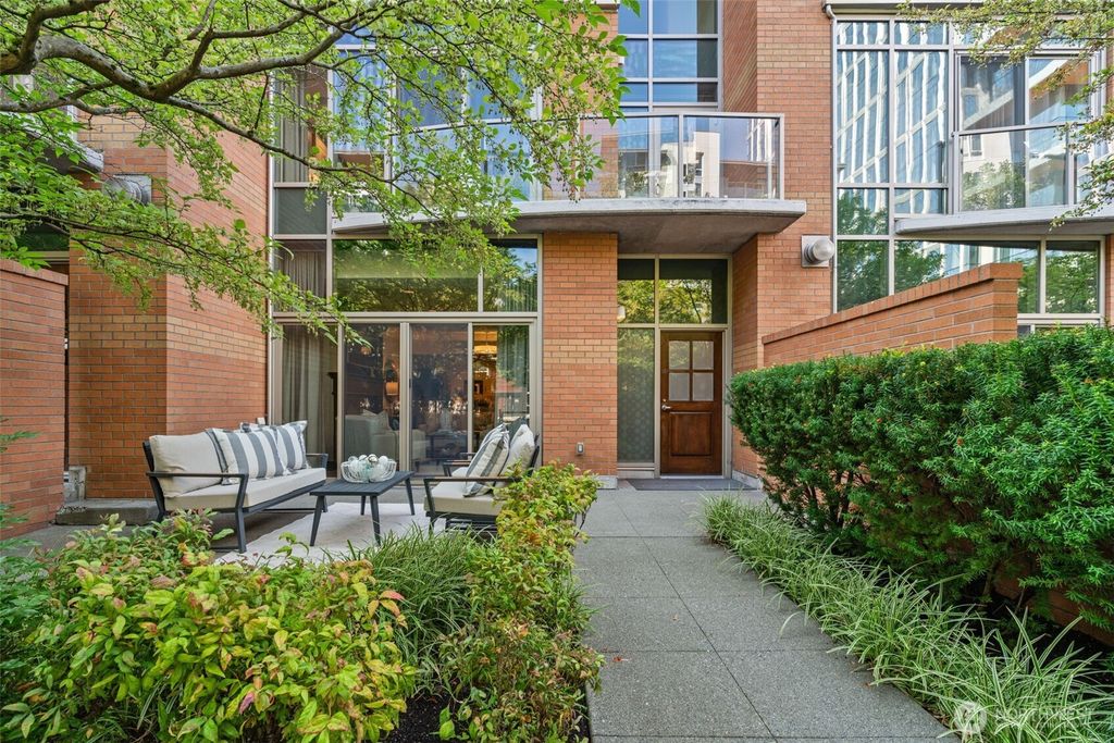 Photo of 10616 NE 9th Place #TH4, Bellevue, WA 98004 (MLS # 2432012)