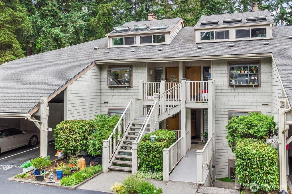 Photo of 3901 108th Avenue NE #B301, Bellevue, WA 98004 (MLS # 2398664)