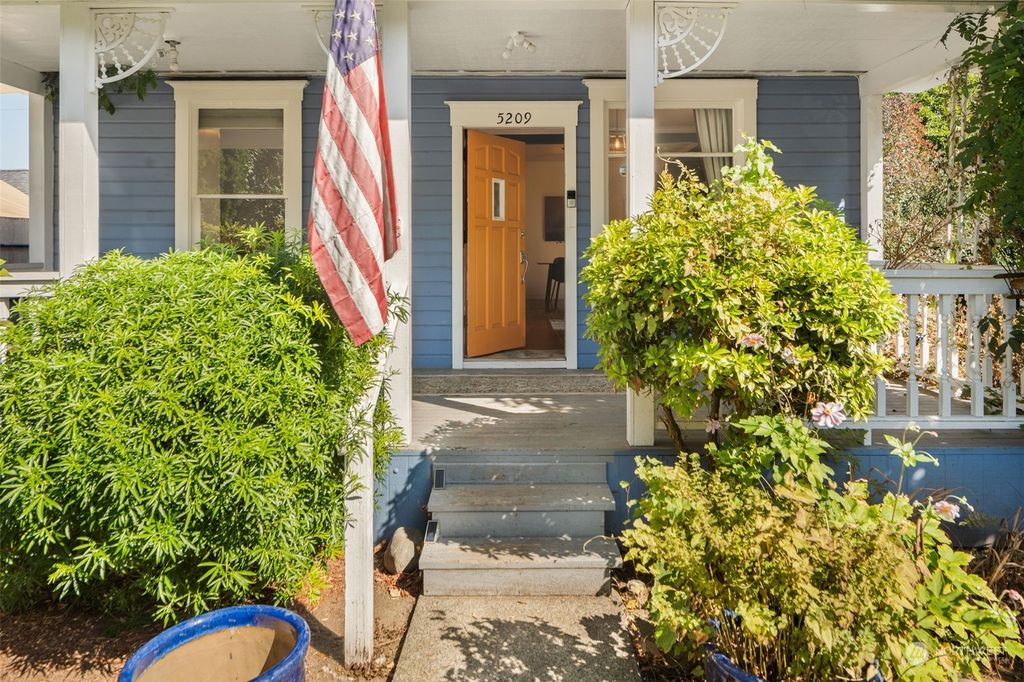 Photo of 5209 S 3rd Avenue, Everett, WA 98203 (MLS # 2158089)