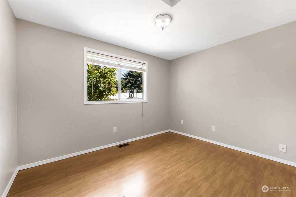 listing image 9366899988836462366