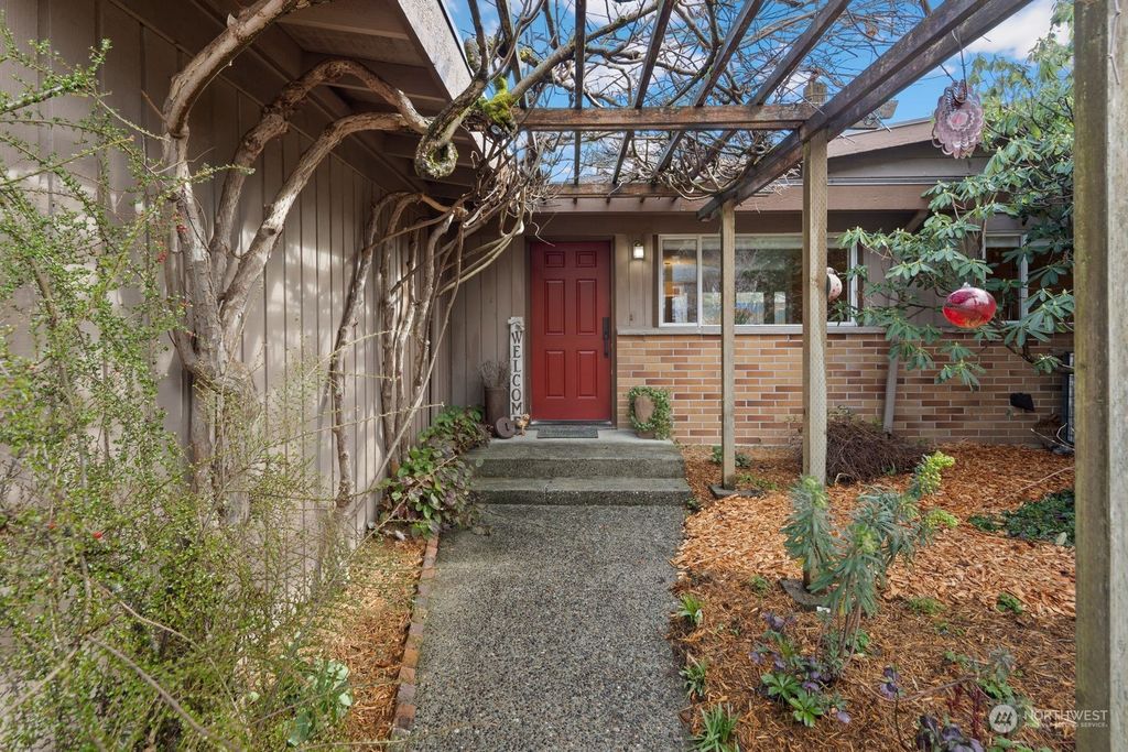 Photo of 2562 155th Avenue SE, Bellevue, WA 98007 (MLS # 2208003)