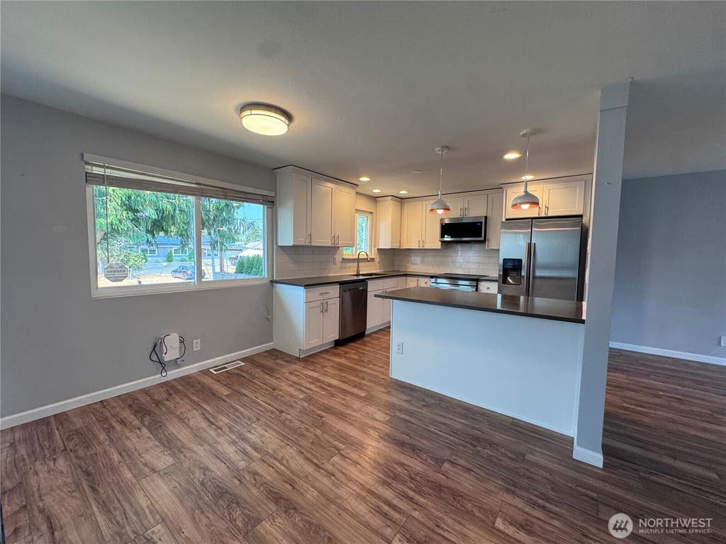 Photo of 422 116th Place SW, Everett, WA 98204 (MLS # 2570153)