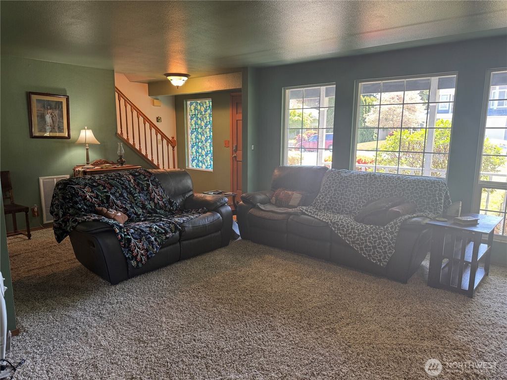 Photo of 15406 SE 176th Place, Renton, WA 98058 (MLS # 2369820)