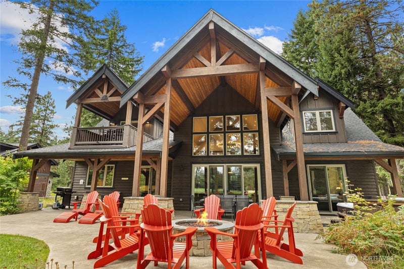 1380 Larkspur Loop