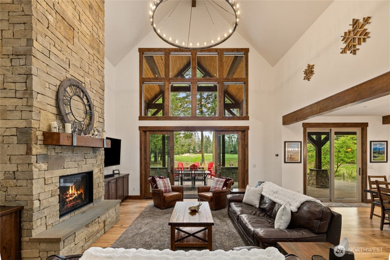 1380 Larkspur Loop