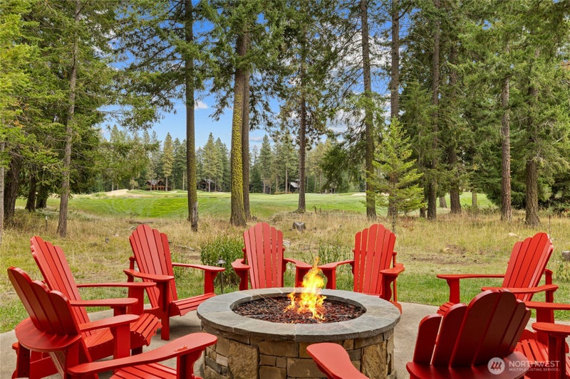 1380 Larkspur Loop