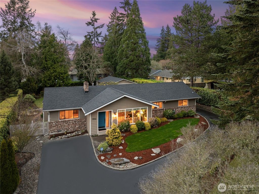 Photo of 1916 SW 170th Street, Burien, WA 98166 (MLS # 2353605)