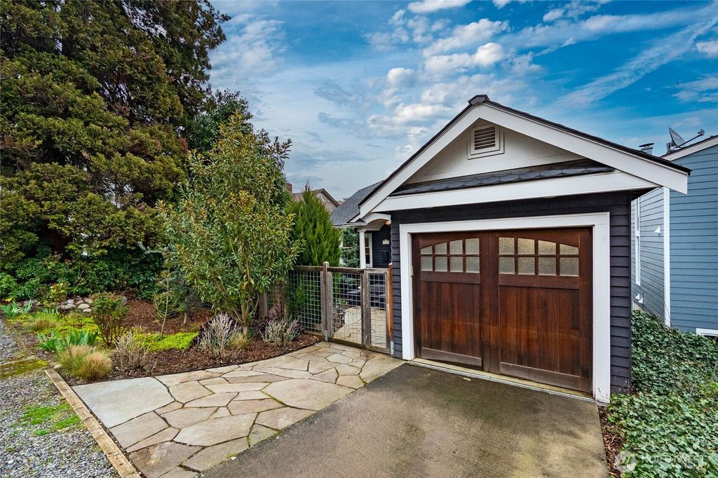 Photo of 900 W Emerson Street, Seattle, WA 98119 (MLS # 2494162)