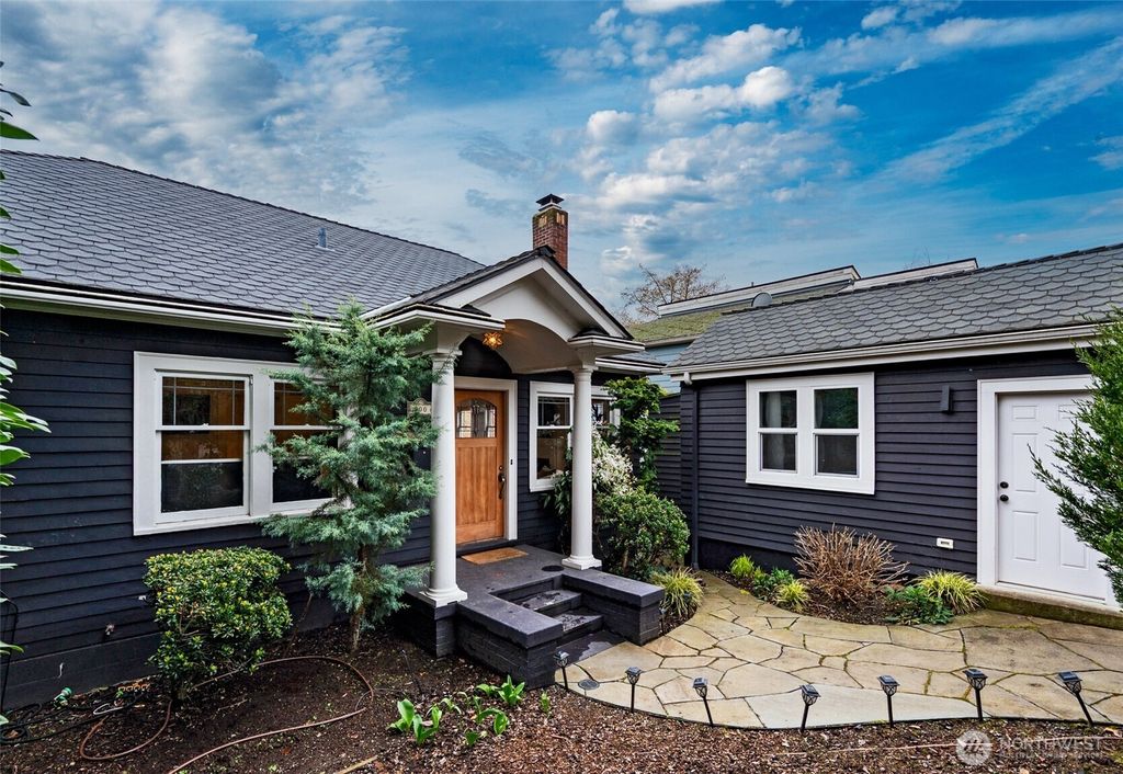 Photo of 900 W Emerson Street, Seattle, WA 98119 (MLS # 2494162)