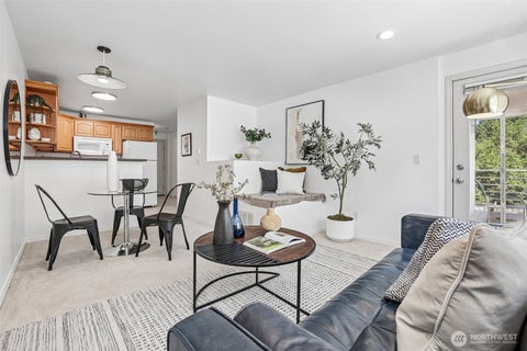 Photo of 5624 Roosevelt Way NE #202, Seattle, WA 98105 (MLS # 2534685)