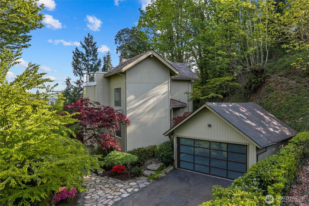 Photo of 4290 Shoreclub Drive, Mercer Island, WA 98040 (MLS # 2516937)