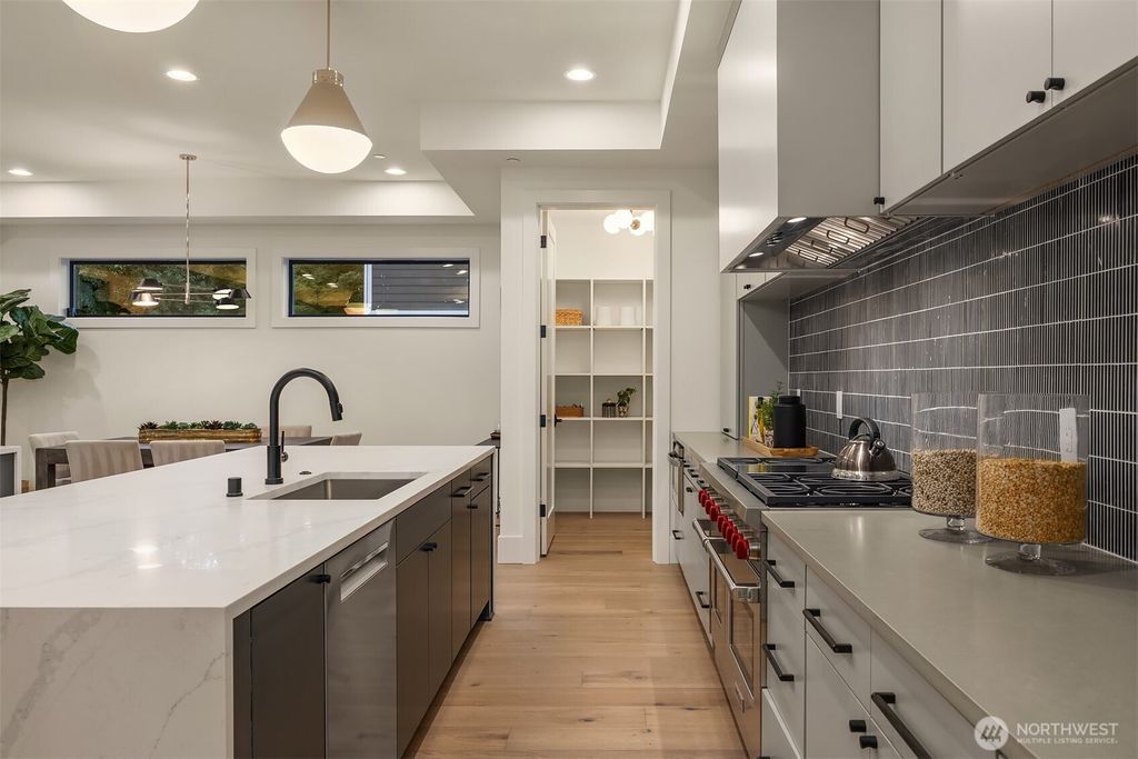 listing image 9368614950093431646