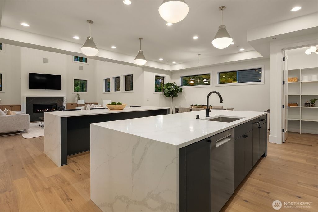 listing image 9365128610074364897