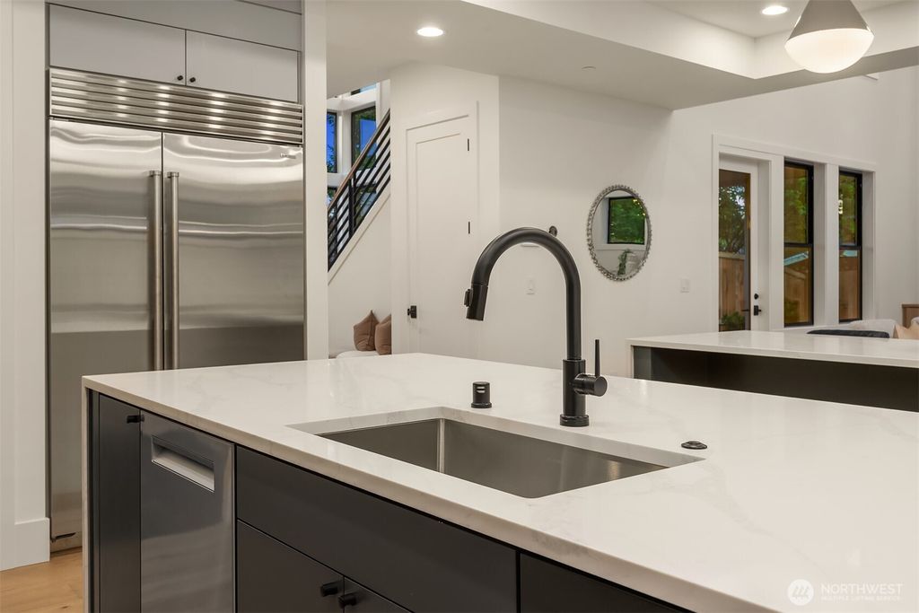 listing image 9362545490327560848