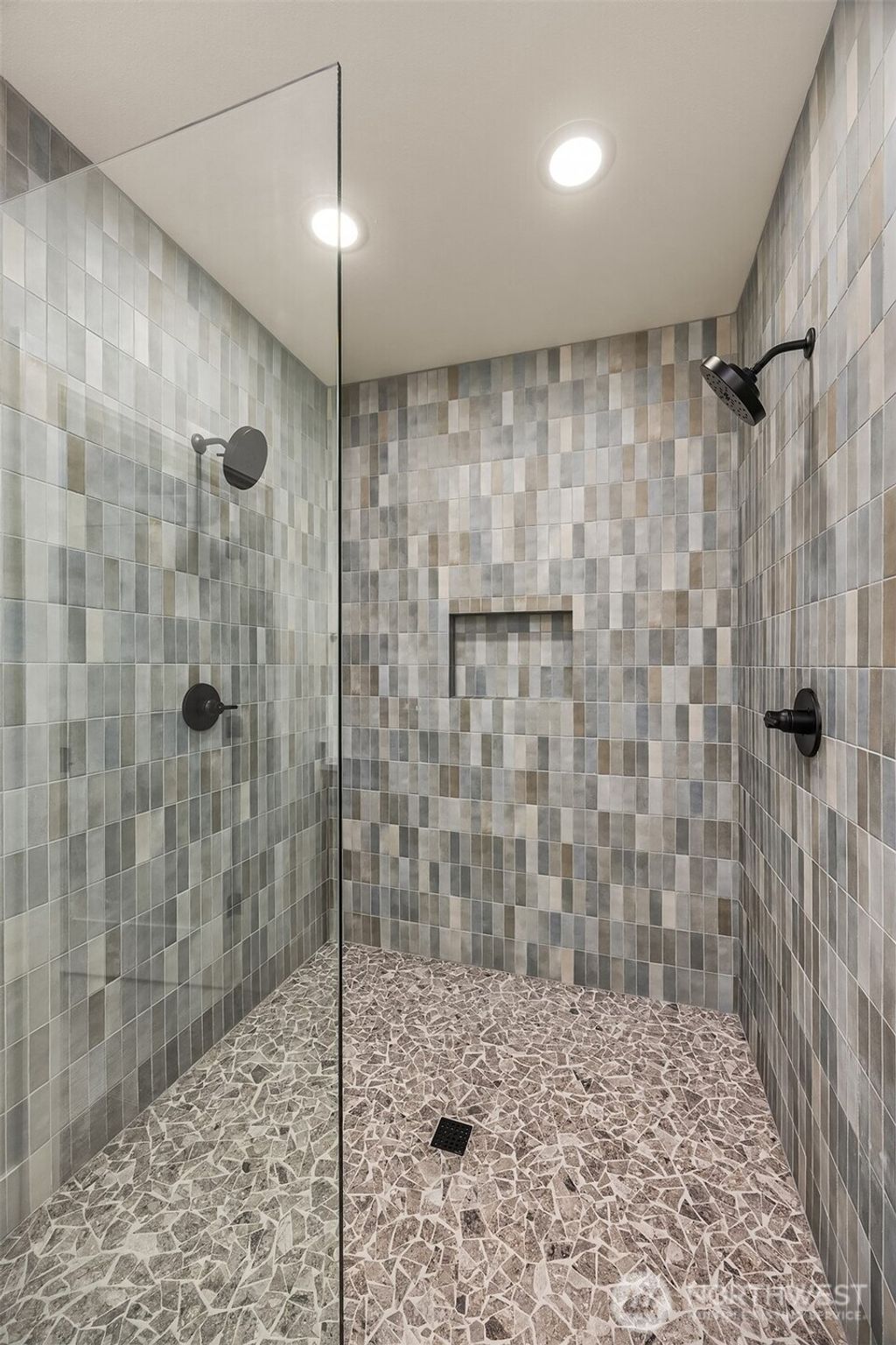 listing image 9360875079317089415