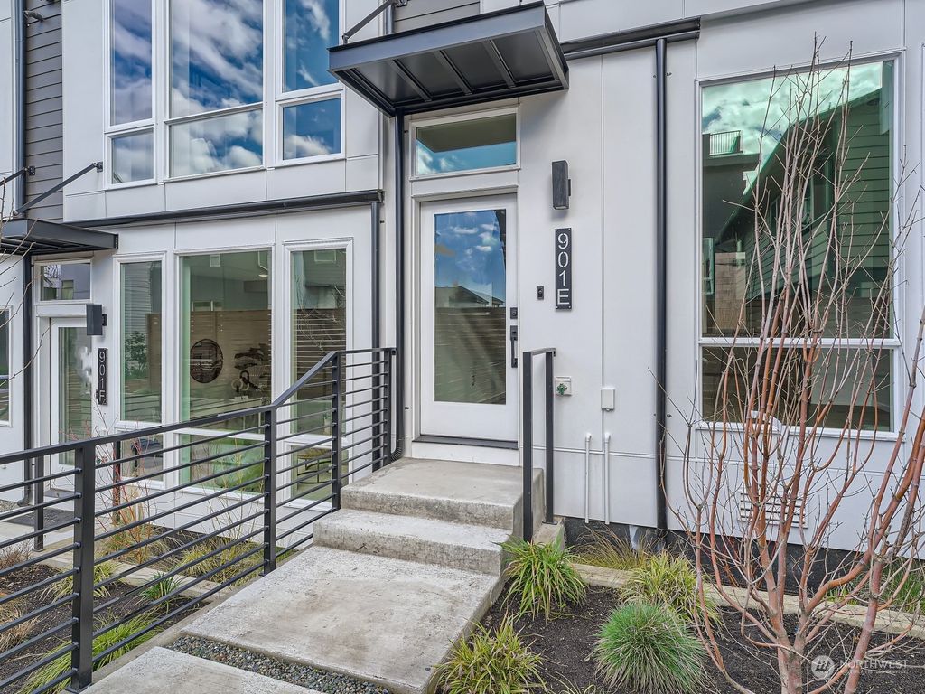 Photo of 901 28th Avenue S #E, Seattle, WA 98144 (MLS # 2027342)