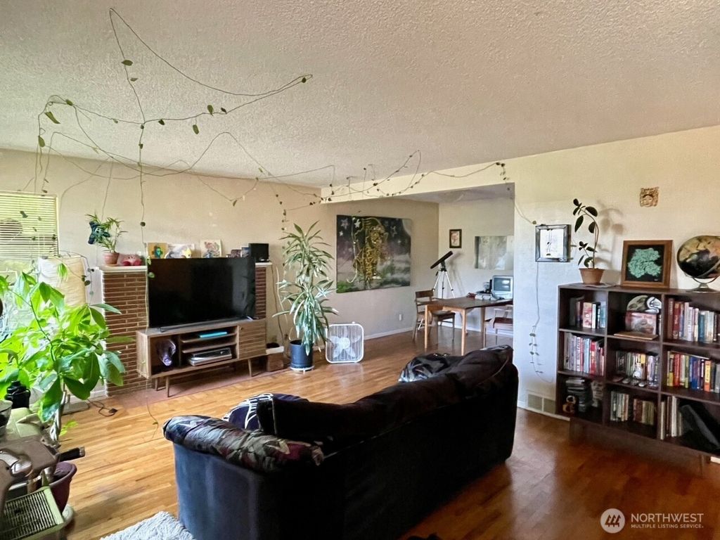 listing image 9360622205479692015