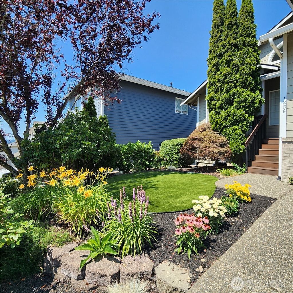 Photo of 1226 S 35th Street, Renton, WA 98055 (MLS # 2482996)
