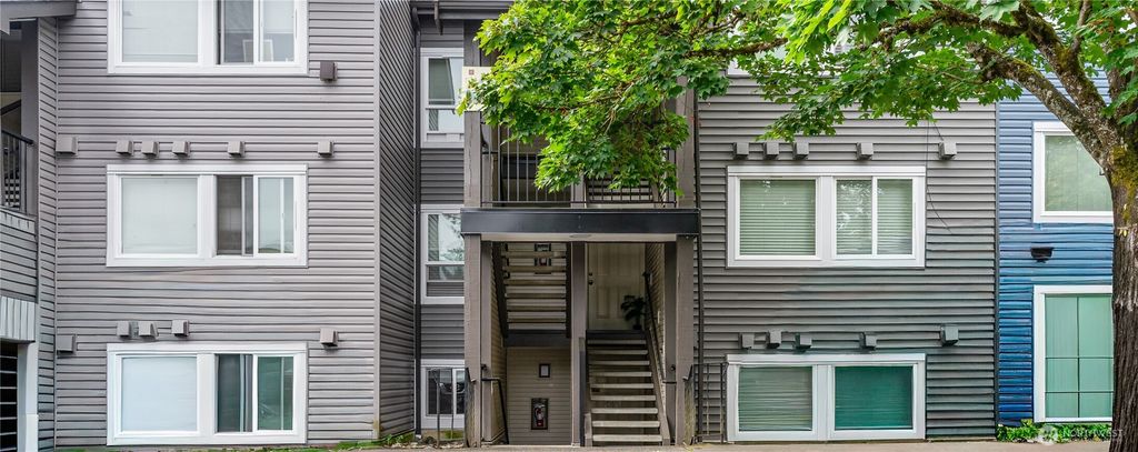 Photo of 26221 116th Avenue SE #F103, Kent, WA 98030 (MLS # 2461282)