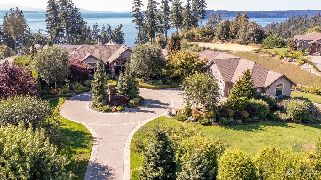 Photo of 14122 67th Avenue W, Edmonds, WA 98026 (MLS # 1994789)