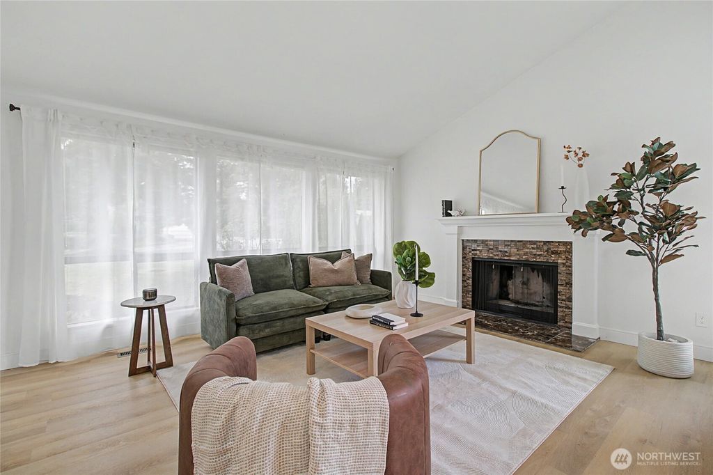 Photo of 17904 156th Place SE, Renton, WA 98058 (MLS # 2498458)