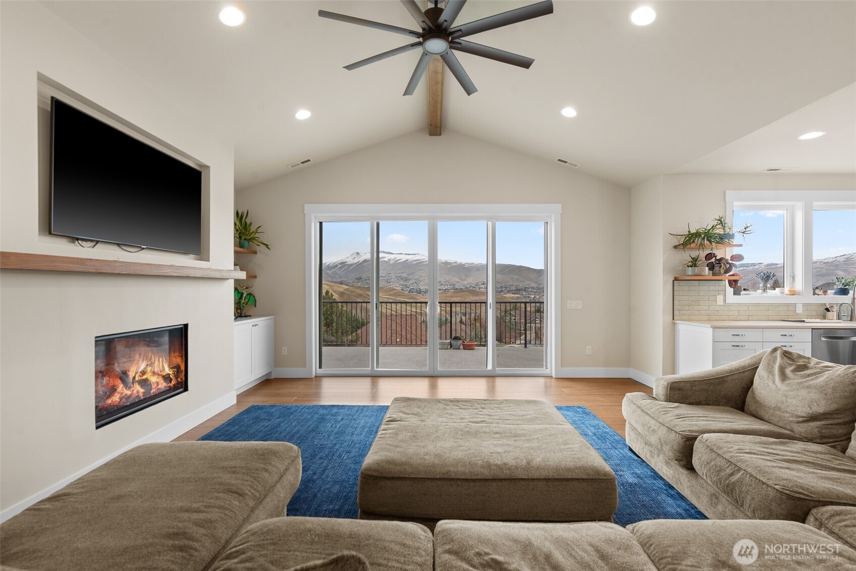 2053 Broadcrest Court