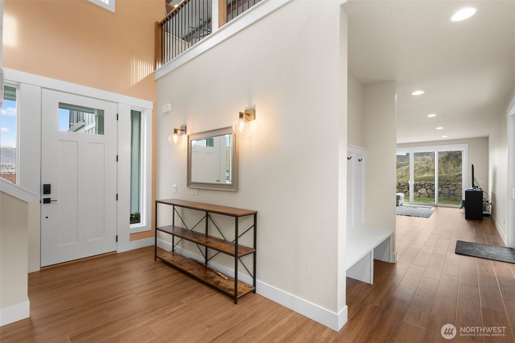 Photo of 2053 Broadcrest Court, Wenatchee, WA 98801 (MLS # 2468103)