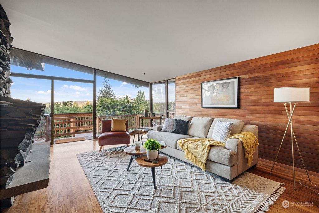 Photo of 16040 35th Avenue NE, Lake Forest Park, WA 98155 (MLS # 2293544)