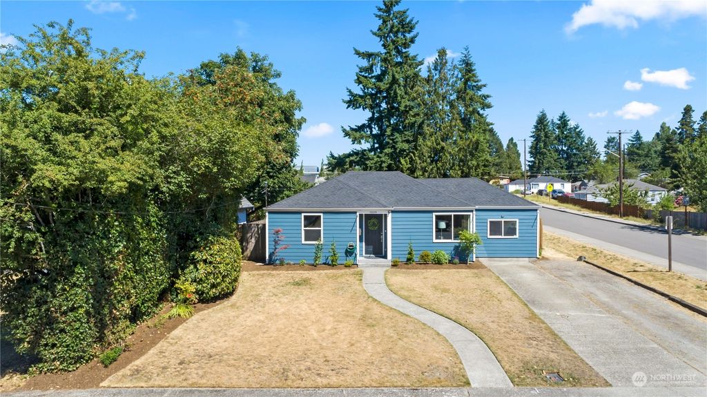 Photo of 16654 34th Avenue S, SeaTac, WA 98188 (MLS # 2140663)