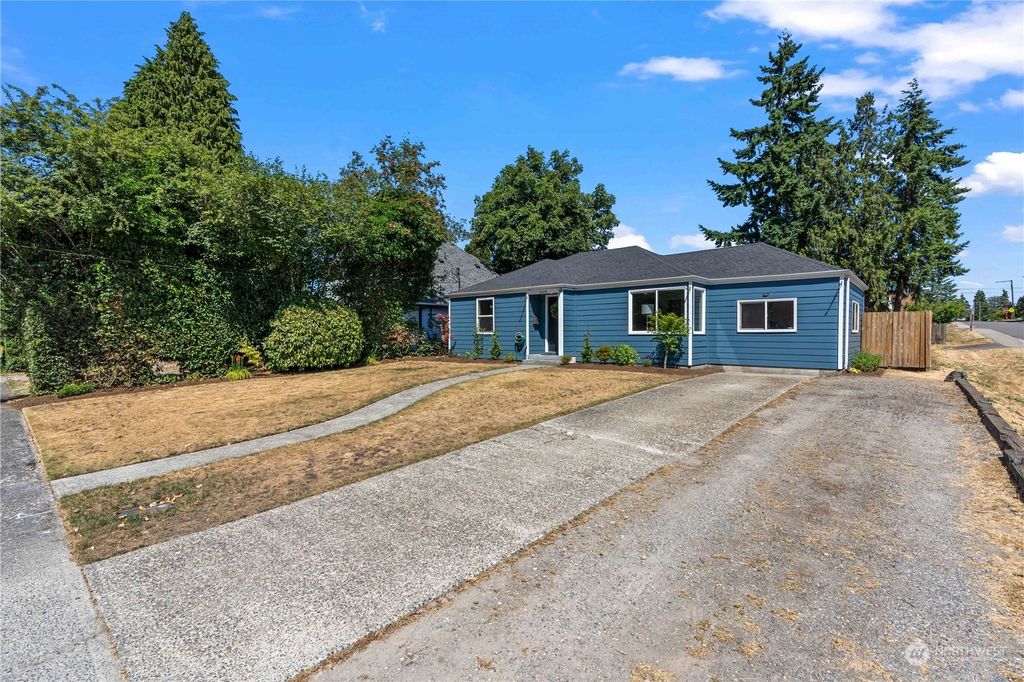 Photo of 16654 34th Avenue S, SeaTac, WA 98188 (MLS # 2140663)