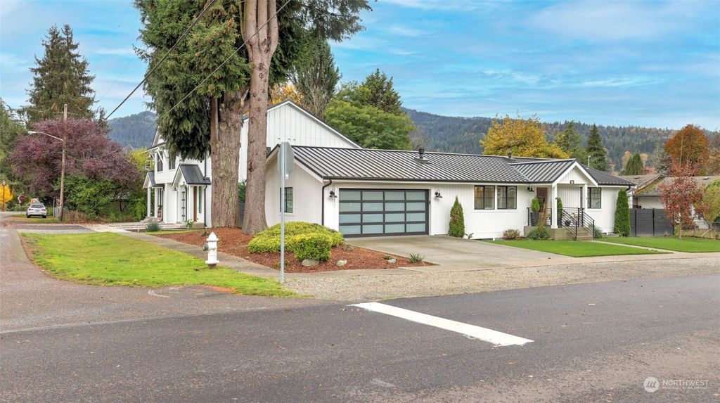 Photo of 475 NE Alder Street, Issaquah, WA 98027 (MLS # 2306892)