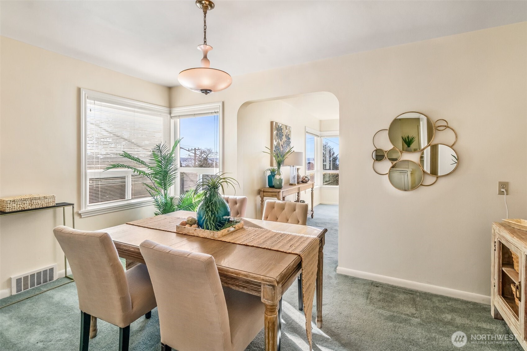 Seattle, Washington 98126, United States, 3 Bedrooms Bedrooms, ,2 BathroomsBathrooms,Residential,Pending,2099