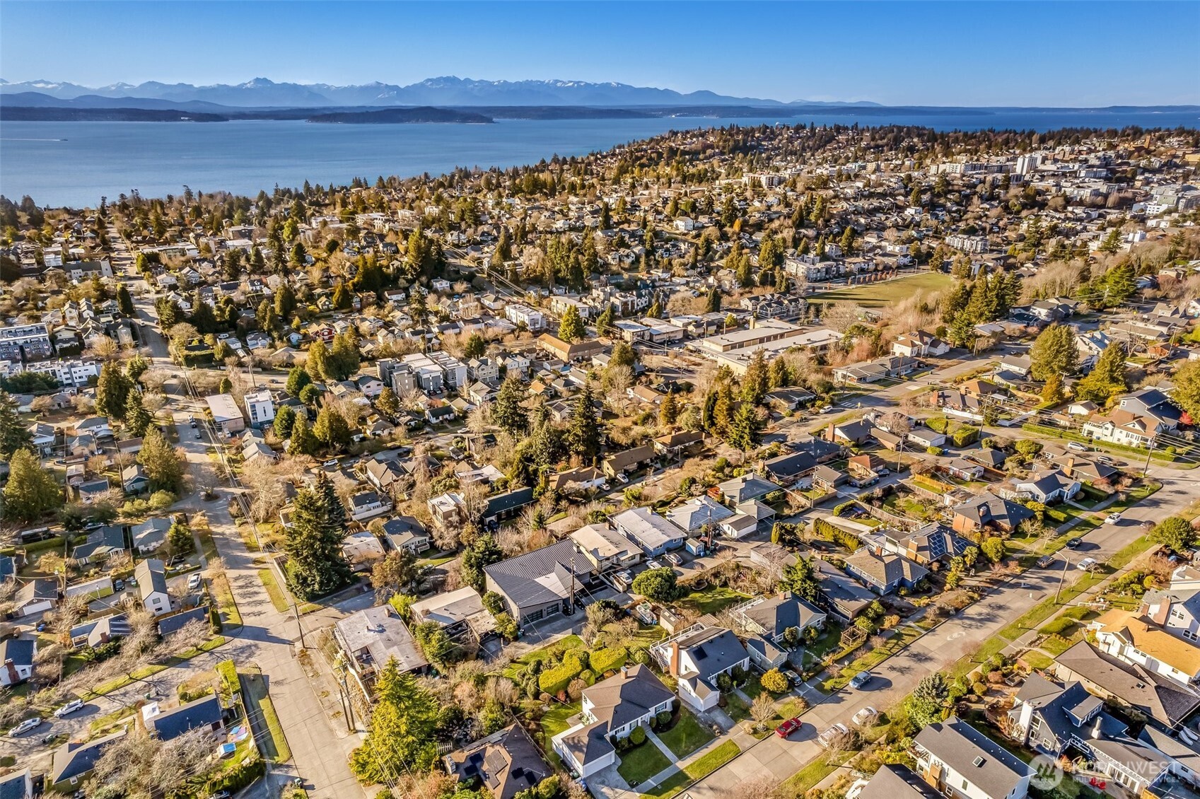 Seattle, Washington 98126, United States, 3 Bedrooms Bedrooms, ,2 BathroomsBathrooms,Residential,Pending,2099