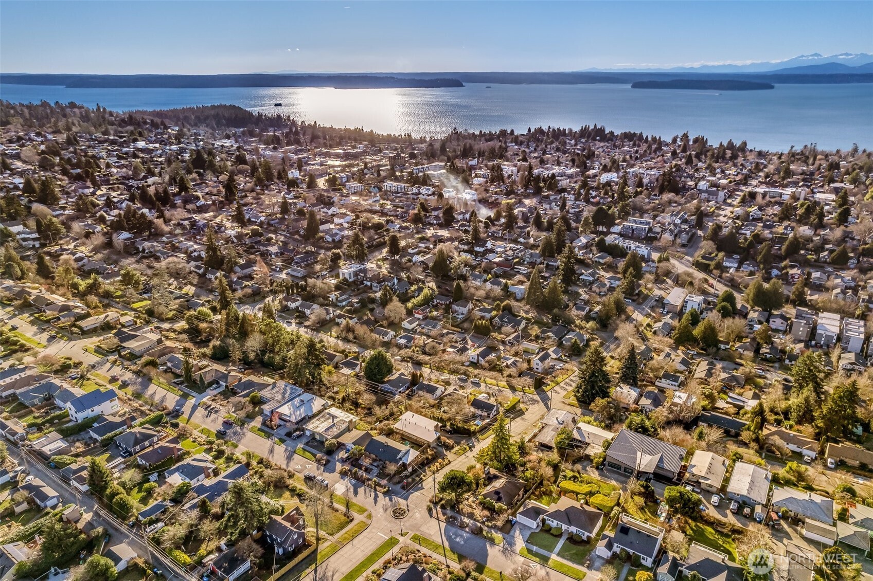 Seattle, Washington 98126, United States, 3 Bedrooms Bedrooms, ,2 BathroomsBathrooms,Residential,Pending,2099