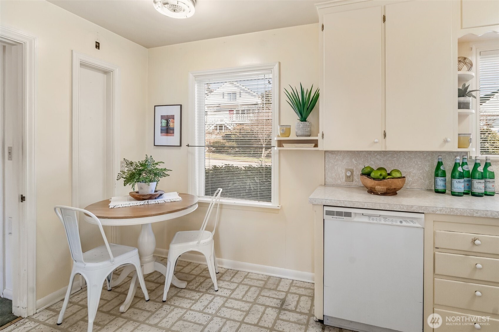 Seattle, Washington 98126, United States, 3 Bedrooms Bedrooms, ,2 BathroomsBathrooms,Residential,Pending,2099