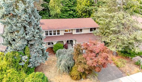Photo of 20015 108th Avenue NE, Bothell, WA 98011 (MLS # 2441366)
