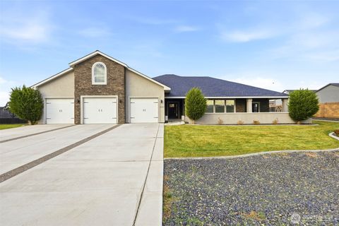 Photo of 6401 Eagle Crest Dr. Dr, Pasco, WA 99301 (MLS # 2461721)