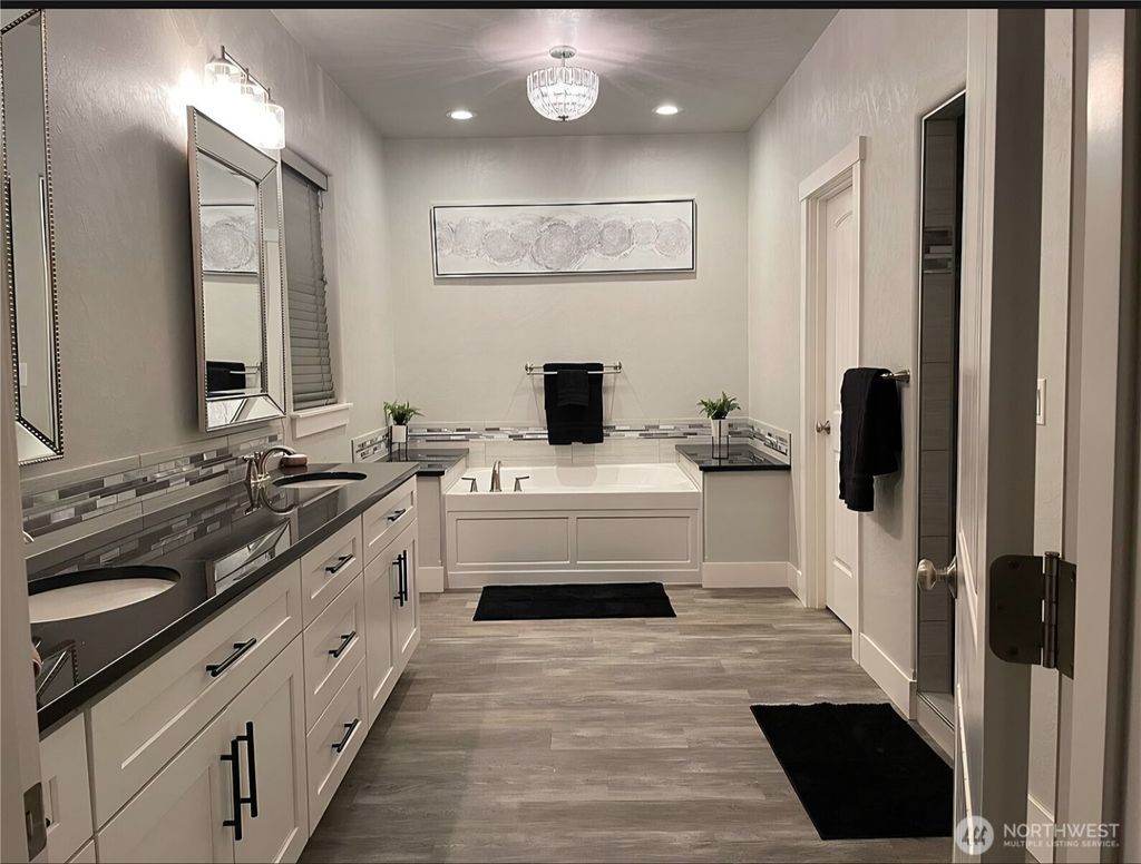 Photo of 6401 Eagle Crest Dr. Dr, Pasco, WA 99301 (MLS # 2461721)