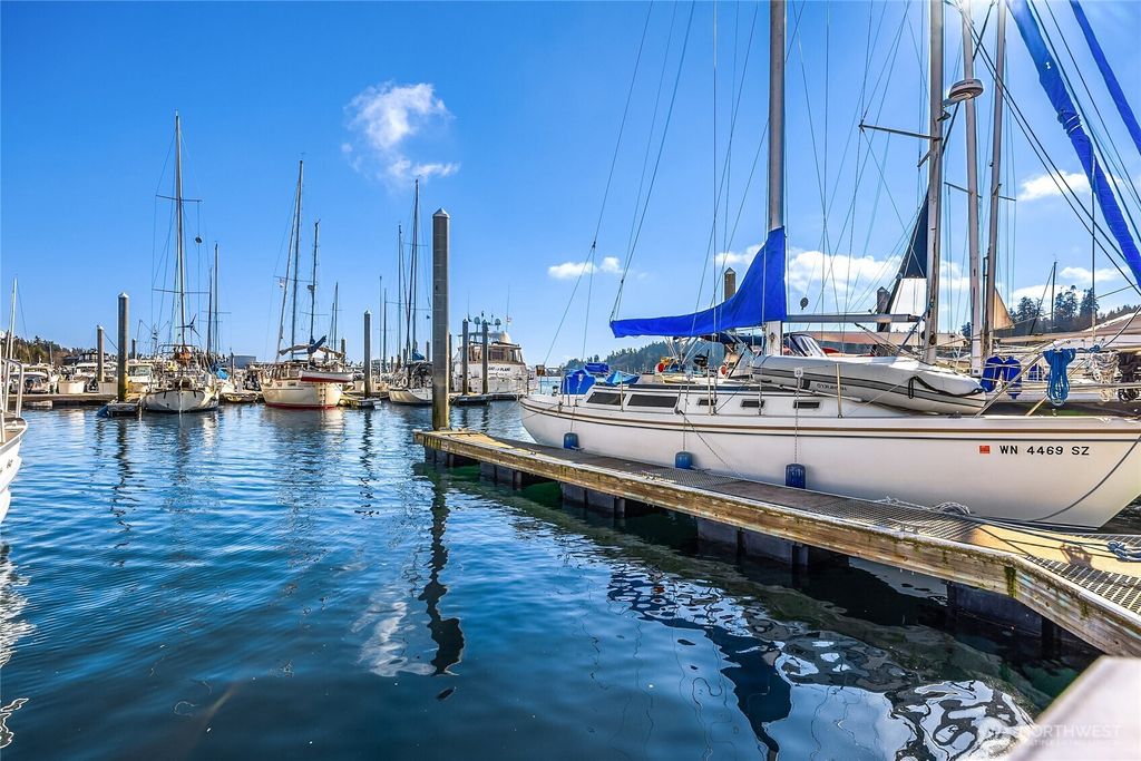 Photo of 141 Parfitt Way SW #C37, Bainbridge Island, WA 98110 (MLS # 2488073)