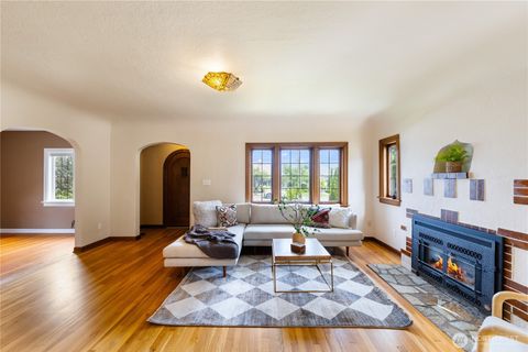 Photo of 1315 7th Street, Anacortes, WA 98221 (MLS # 2441894)
