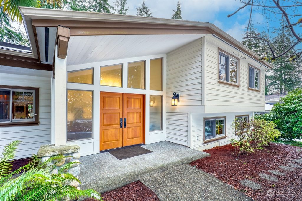 Photo of 16645 SE 17th Street, Bellevue, WA 98008 (MLS # 2327993)