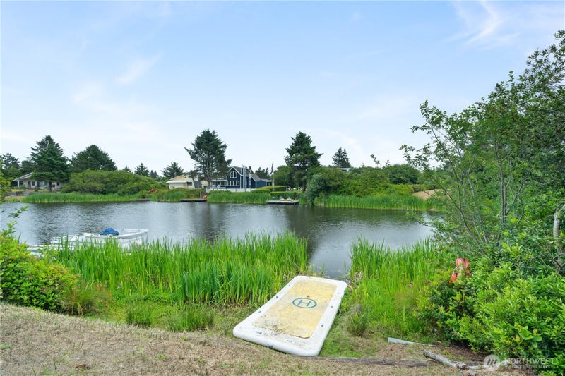 359 Geoduck Loop SW