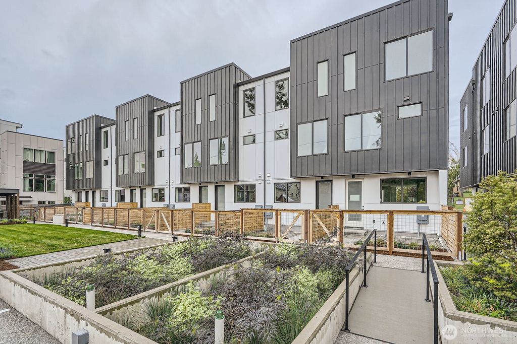Photo of 6610 Carleton Avenue S #B, Seattle, WA 98108 (MLS # 2525314)